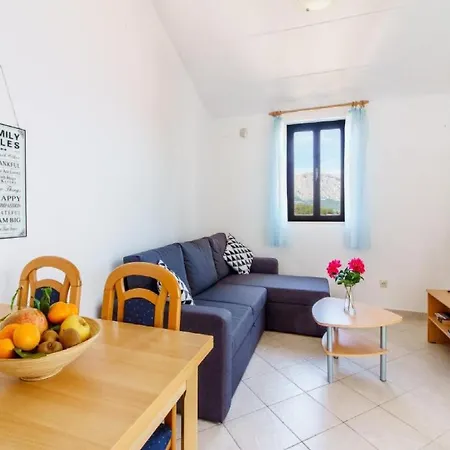 -comfort One Bedroom E8 *