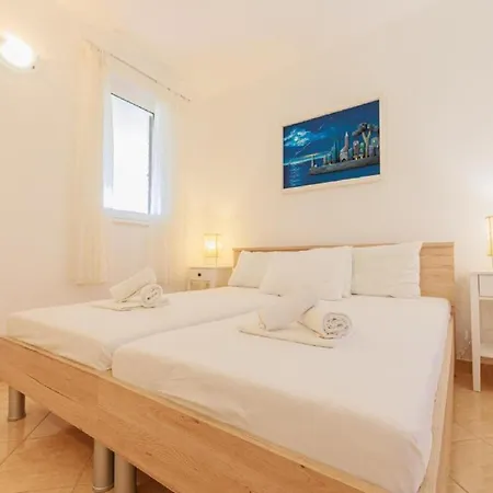 -comfort One Bedroom E8 *