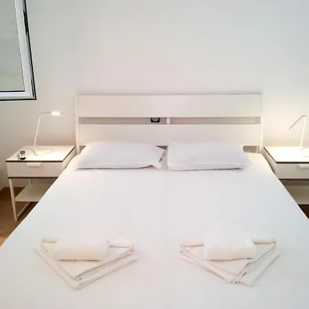 -comfort One Bedroom E8 * 룸바르다