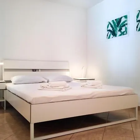 -comfort One Bedroom E8 아파트 룸바르다