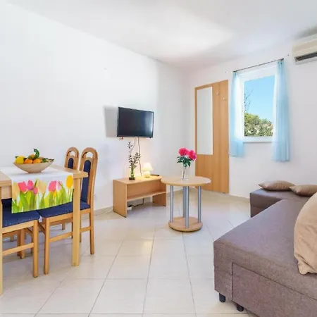 -comfort One Bedroom E8 아파트 룸바르다